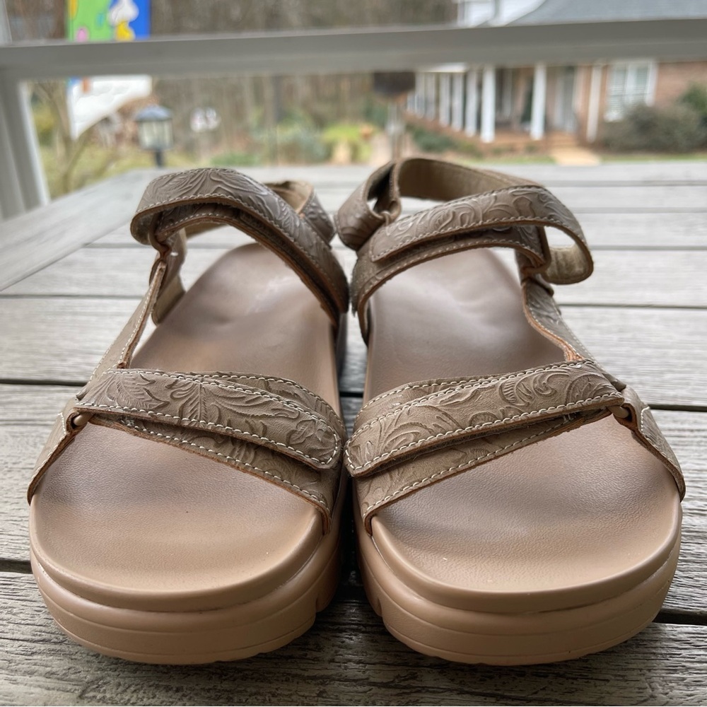 Alegria Henna Women's Embossed Beige Sandals Size 9.5/10 US 40 EU - Picture 3 of 9